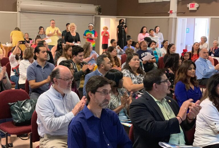 A crowd of people at a United Latinos event